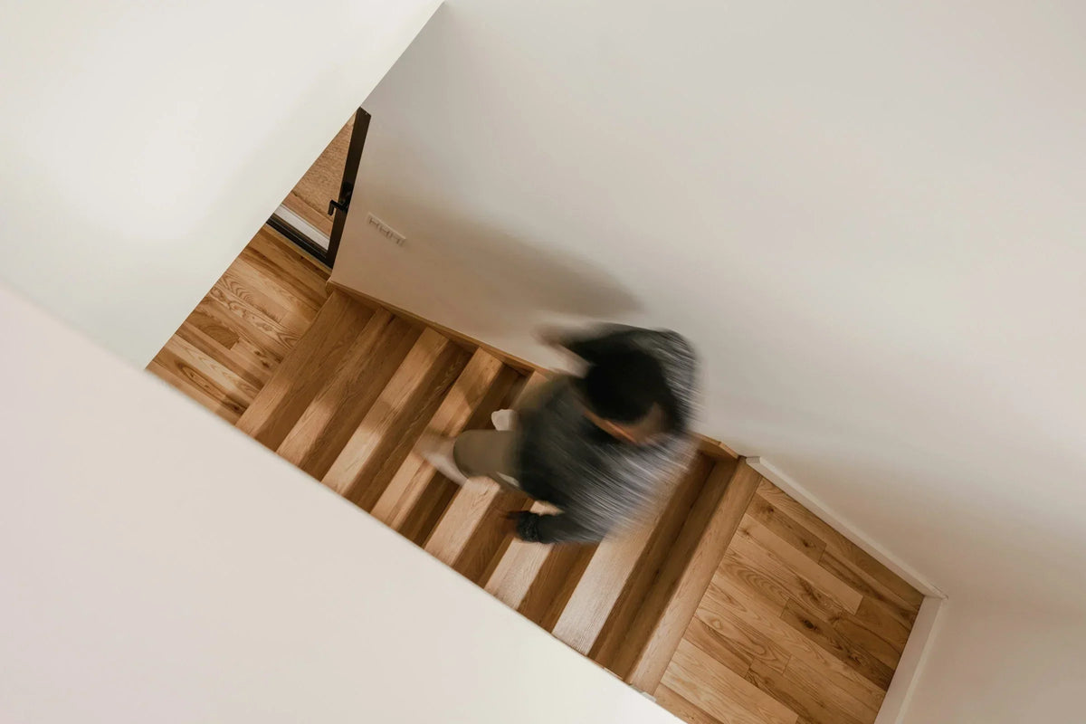 Escalier sur mesure à Laval, bois et finitions : guide complet