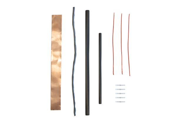 Schluter Ditra-Heat Splice Kit, kit de raccord pour membrane chauffante montrant connecteurs et câbles