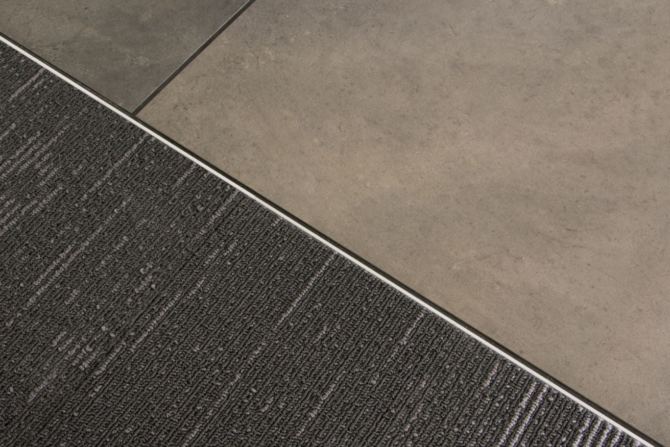 Schluter SCHIENE profilé de bordure mur et plancher aluminium anodisé mat 17/32 pouce (14 mm) x 8 pieds 2-1/2 pouces