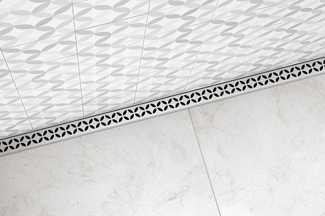 Schluter KERDI-LINE-VARIO Drain linéaire encastré avec design de grille Floral - acier inoxydable (V4) brossé 1-1/16" x 48"