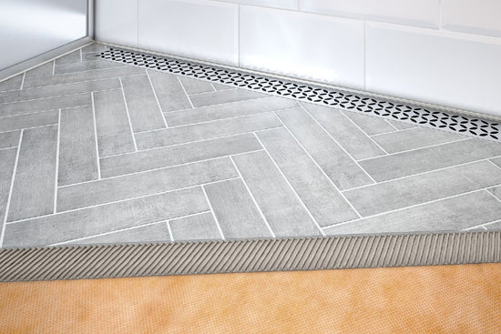 Schluter KERDI-SHOWER-LTS Base de douche préfabriquée en pente avec position de sortie centrée 1-7/16" x 55" x 55"