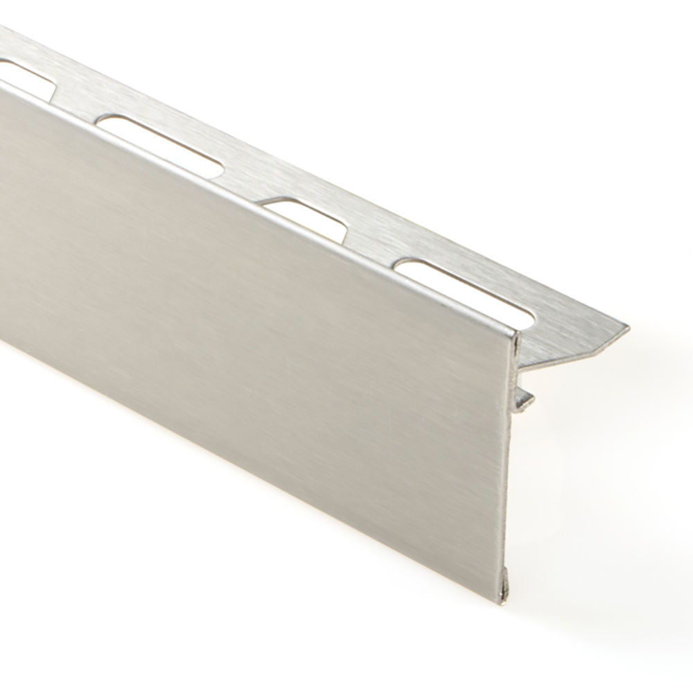 Schluter SCHIENE-STEP Profilé de bordure de comptoir/marche - acier inoxydable (V2) brossé 11/32" (9 mm) x 8' 2-1/2" avec ailette verticale de 1-3/16"