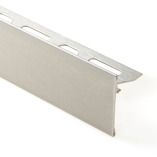 Schluter SCHIENE-STEP Profilé de bordure de comptoir/marche - acier inoxydable (V2) brossé 11/32" (9 mm) x 8' 2-1/2" avec ailette verticale de 1-3/16"
