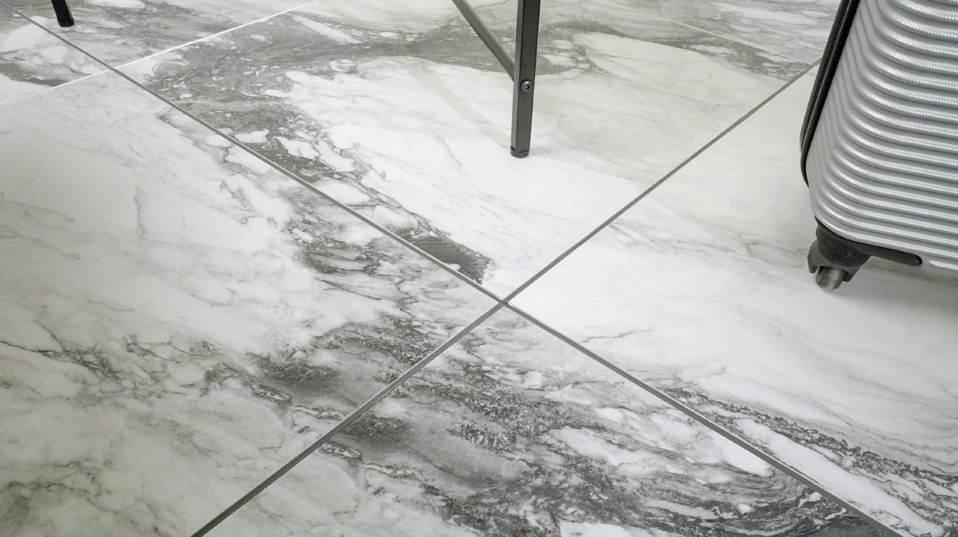 Schluter DILEX-FCS Profilé pour joint de mouvement de surface PVC 1/2" (12.5 mm) x 2-3/16" x 8' 2-1/2"