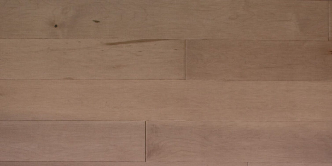 Preverco Bois franc Herring Solid Érable Nuance Havana mat 4-1/4 po x 3/4 po, motif chevron