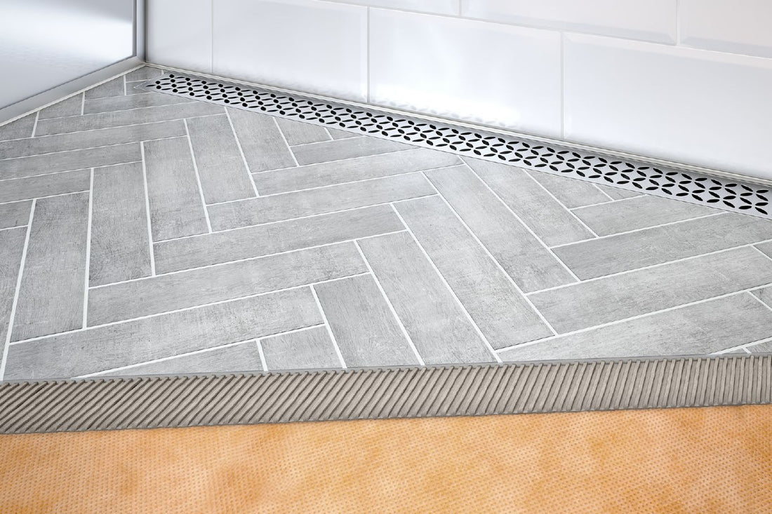 Schluter KERDI-SHOWER-LT Base de douche préfabriquée en pente avec position de sortie latérale (côté long) 1-5/8" x 38" x 76"