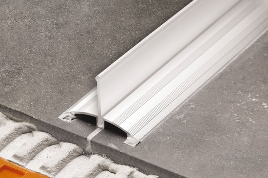 Schluter SHOWERPROFILE-WSL Bordure droite - plastique PVC 5/16" (8 mm) x 8' 2-1/2"
