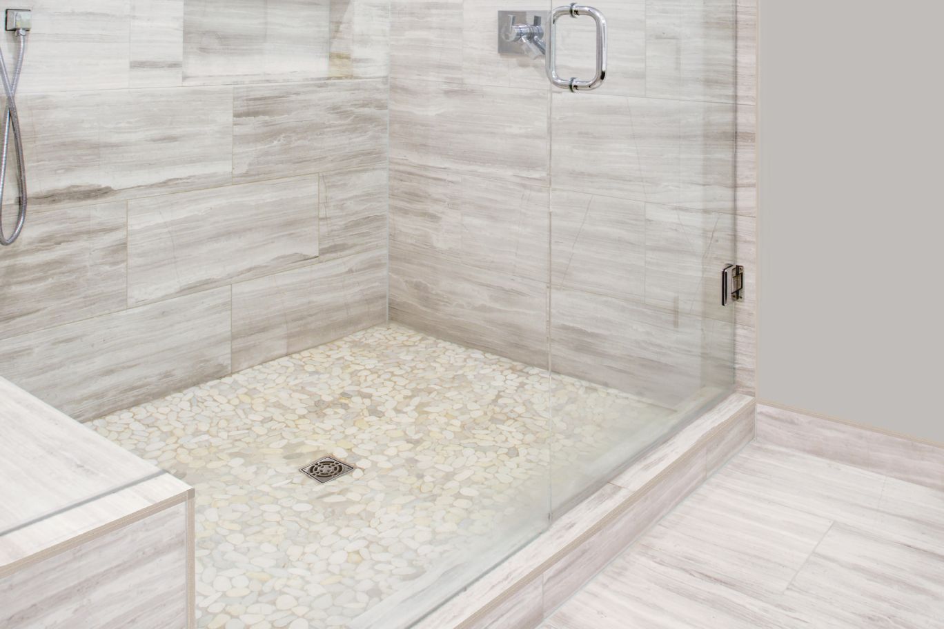 Schluter KERDI-SHOWER-KIT Ensemble de douche avec position de sortie centrée sans bride et gille 48" x 48"