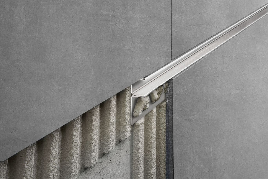 Schluter DECO-SG Profilé décoratif de protection à rainure aluminium anodisé gris pierre 1/2" (12.5 mm) x 1/2" x 8' 2-1/2"