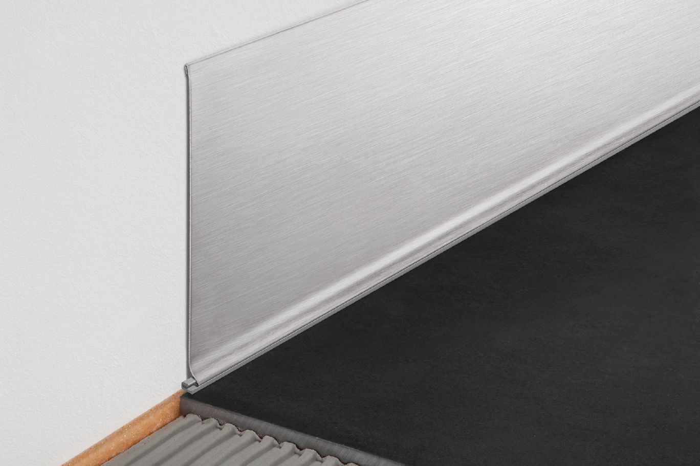 Schluter Designbase-SL Profilé de base mural DESIGNBASE-SL - aluminium aspet inox brossé 2-3/8" (60 mm) x 8' 2-1/2"