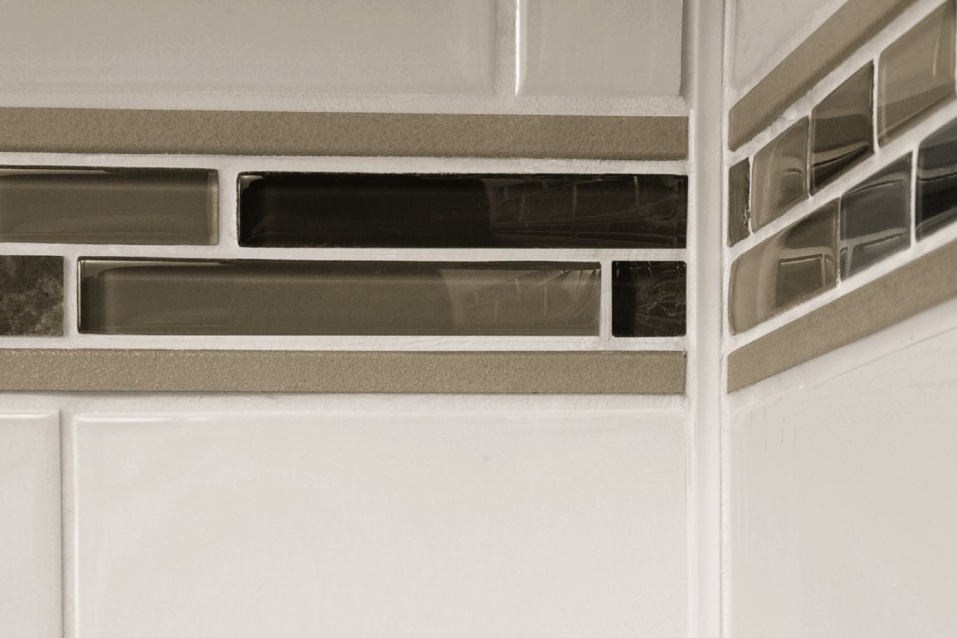 Schluter DILEX-EKE Profilé de joint de mouvement pour angles muraux - plastique PVC gris 5/16" x 9/32" x 8' 2-1/2"