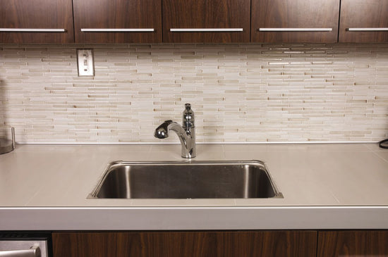 Schluter RONDEC-STEP Profilé de finition et protection des rebords avec ailette verticale de 2-1/4" - aluminium anodisé laiton mat 1/2" (12.5 mm) x 8' 2-1/2"