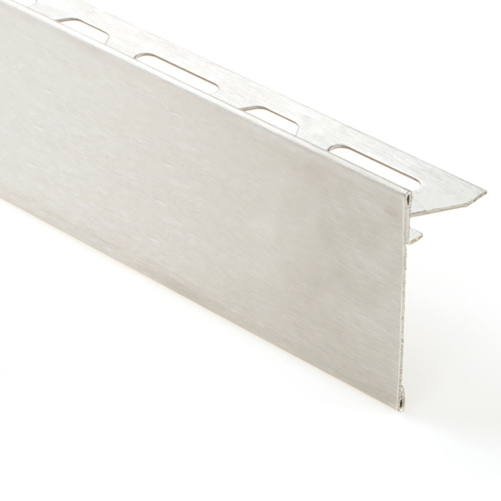 Schluter SCHIENE-STEP Profilé de bordure de comptoir/marche - acier inoxydable (V2) brossé 1/4" (6 mm) x 8' 2-1/2" avec ailette verticale de 1-1/2"