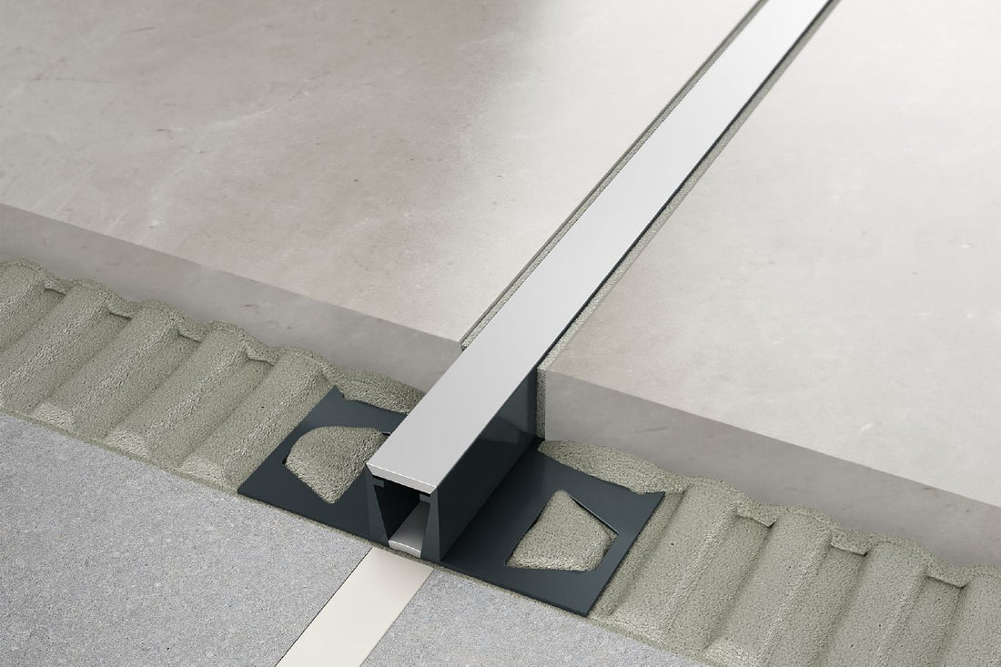 Schluter DILEX-BWB profilé joint de surface PVC blanc éclatant, zone mouvement 3/8 (10 mm), longueur 8 pieds 2,5 pouces