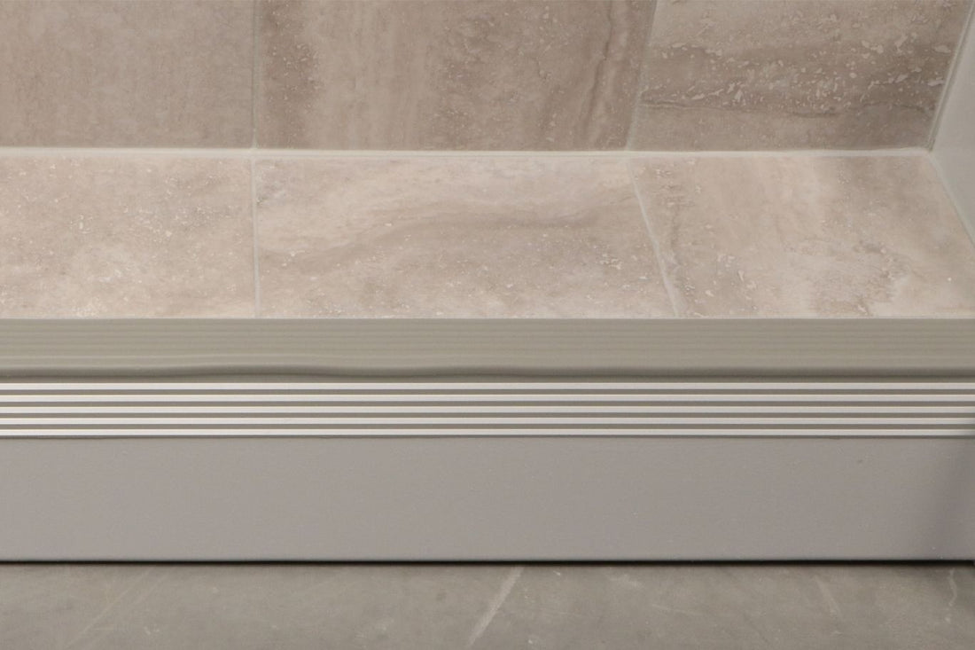 Schluter TREP-TAP Profilé de contremarche - aluminium anodisé mat 2-13/32" (61 mm) x 4' 11"