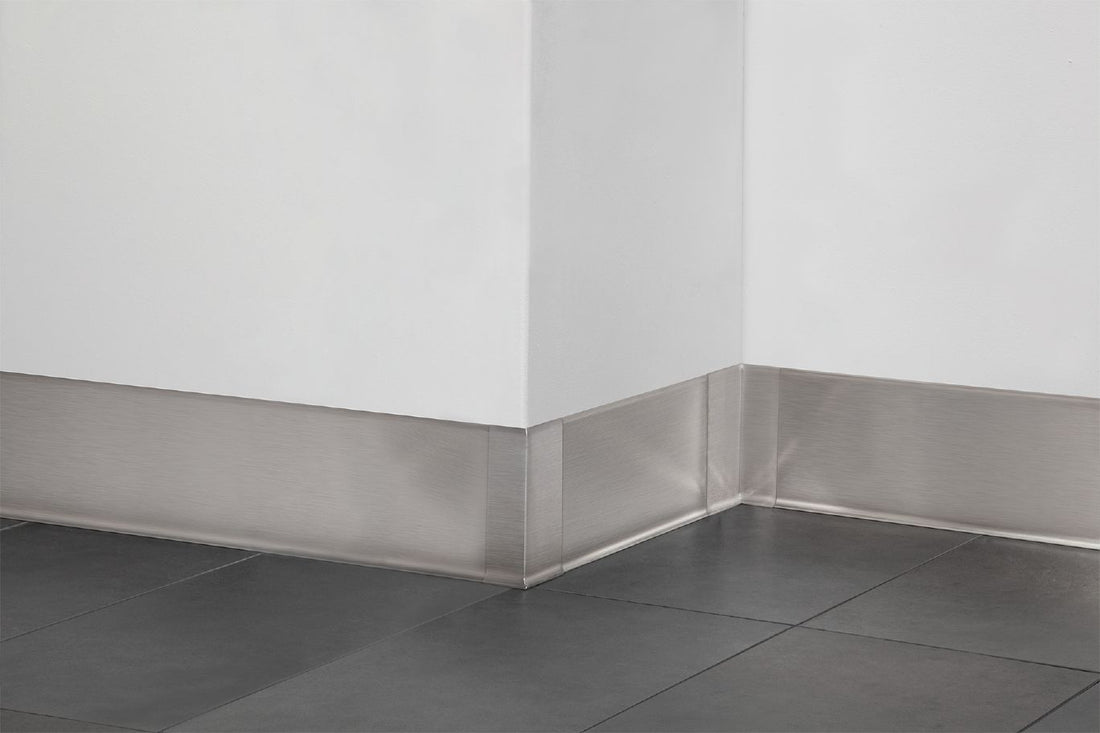 Schluter Designbase-SL Profilé de base mural DESIGNBASE-SL - acier inoxydable (V2) brossé 6-3/8" (160 mm) x 8' 2-1/2"