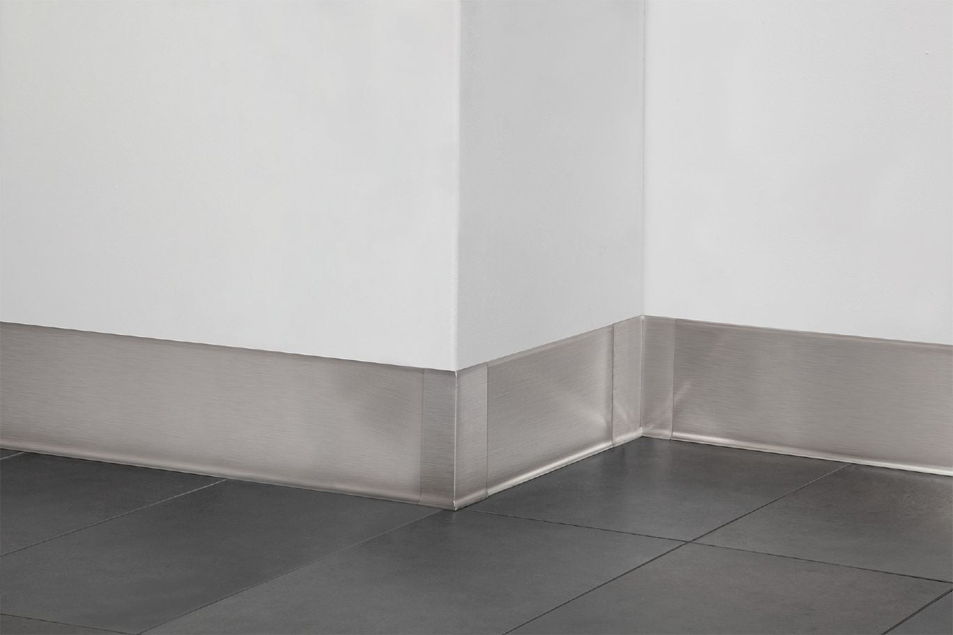 Schluter Designbase-SL Profilé de base mural DESIGNBASE-SL - acier inoxydable (V2) brossé 6-3/8" (160 mm) x 8' 2-1/2"