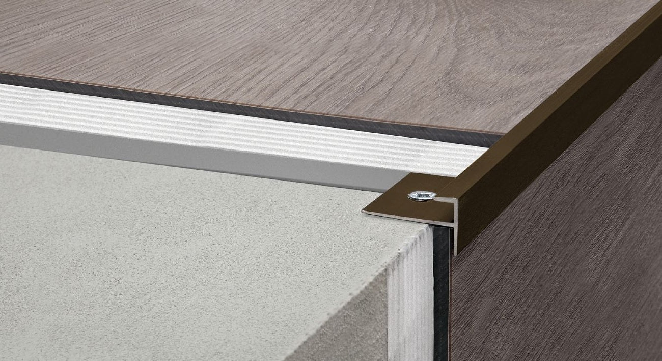 Schluter VINPRO-STEP Nez de marche pour revêtement de vinyle aluminium anodisé bronze antique brossé 5/16" (8 mm) x 8' 2-1/2"