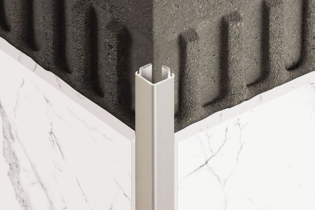 Schluter QUADEC-K Profilé de finition et de protection à surface visible carrée - aluminium anodisé chrome poli 1/2" (12.5 mm) x 8' 2-1/2"