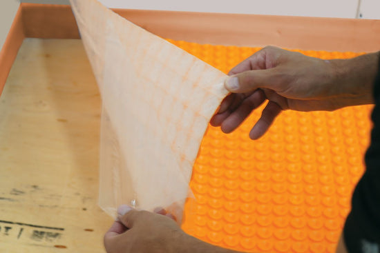 Schluter DITRA-HEAT-PS Membrane de désolidarisation autocollante en rouleau pour plancher chauffant 3' 3" x 41' 1" - 5 mm (134.5 pi²)