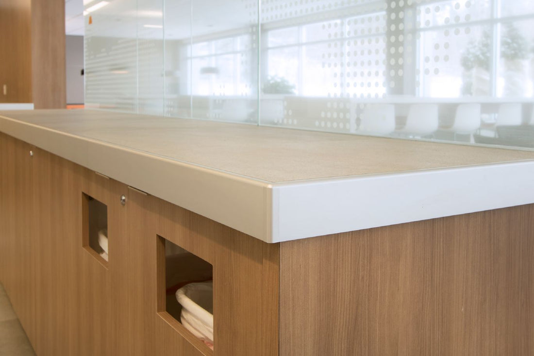 Schluter RONDEC-STEP Profilé de finition et protection des rebords avec ailette verticale de 1-1/2" - aluminium anodisé nickel mat 1/2" (12.5 mm) x 8' 2-1/2"