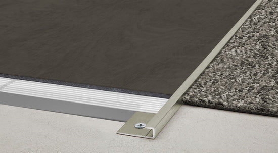 Schluter VINPRO-S Profilé de bordure pour revêtement de vinyle aluminium anodisé nickel brossé 21/64" (8.5 mm) x 8' 2-1/2"