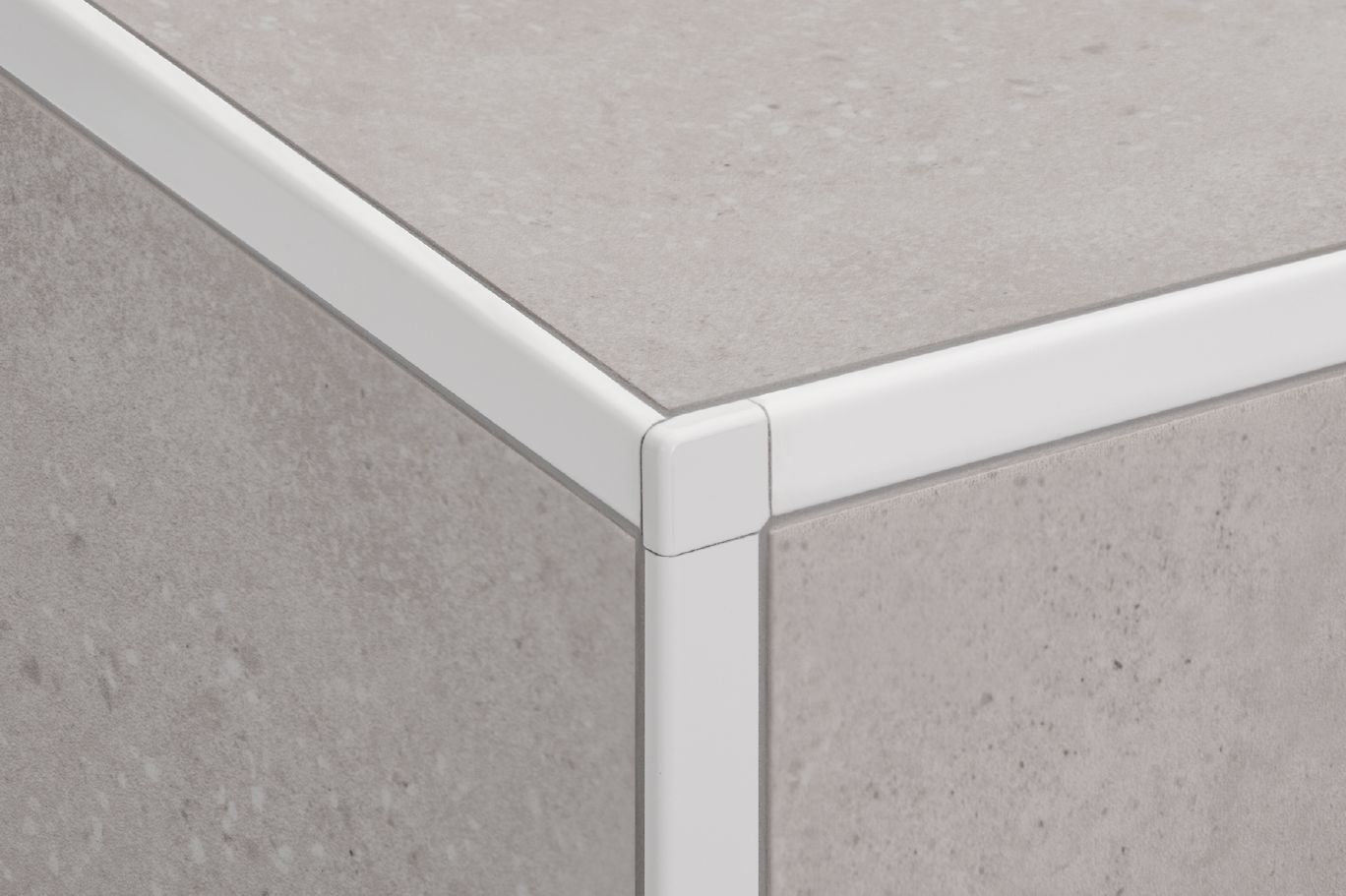 Schluter JOLLY Moulure flexible de bordure pour les murs Aluminium anodisé mat 1/2" (12.5 mm) x 8' 2-1/2"